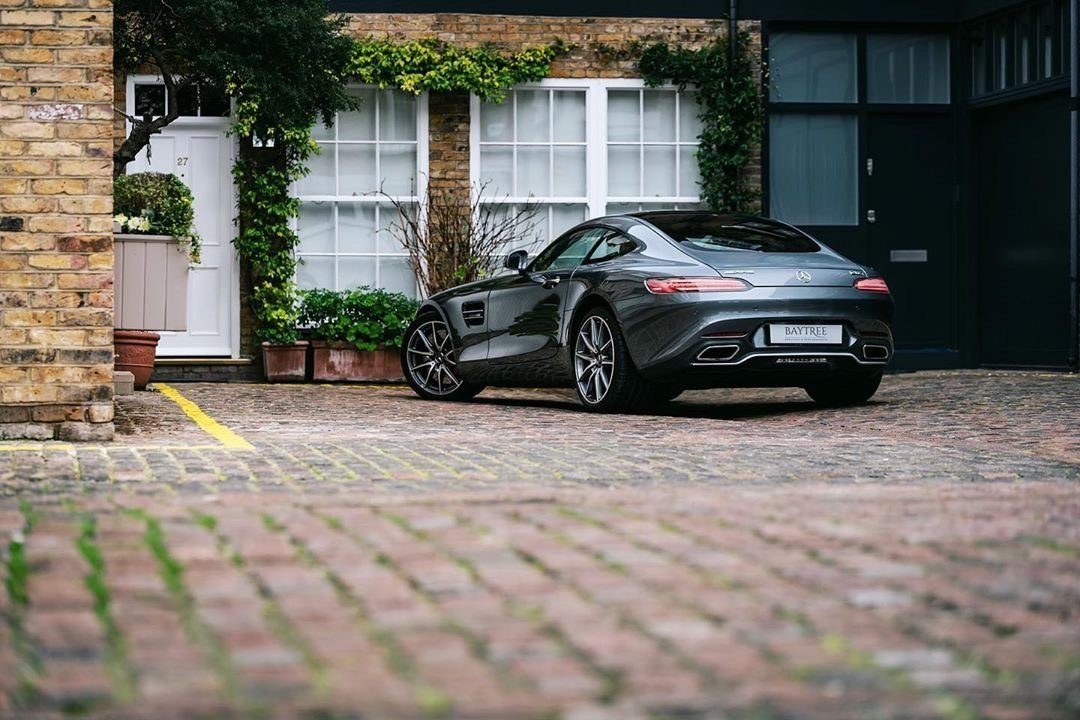 汽车美图抢先看：奔驰amg gtr这货路上少见