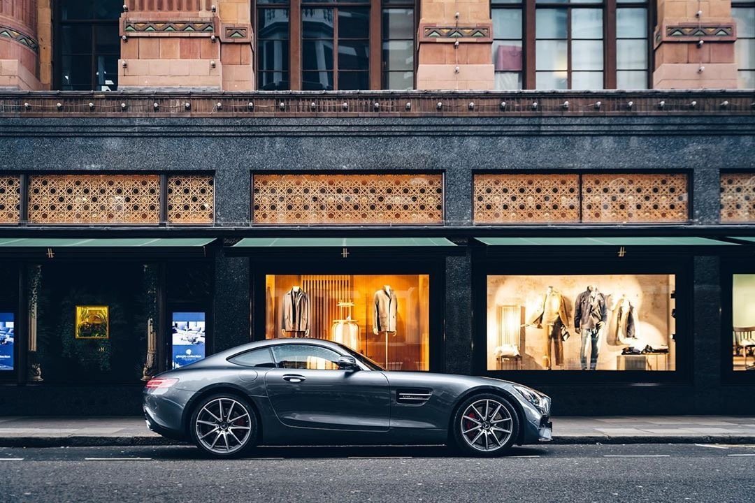 汽车美图抢先看：奔驰amg gtr这货路上少见