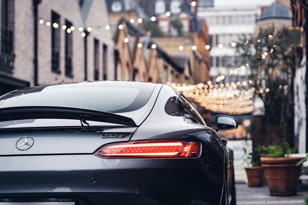 汽车美图抢先看：奔驰amg gtr这货路上少见