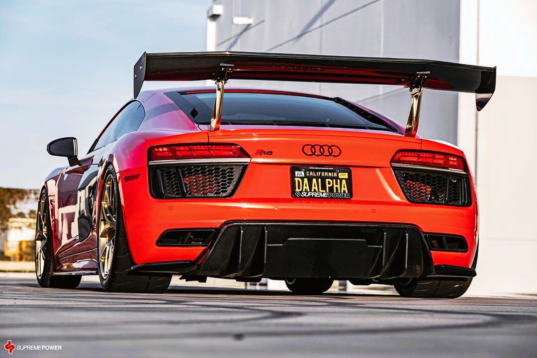 好看的汽车图片：Audi R8 V10自然吸气