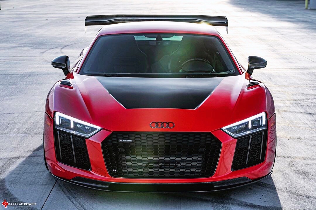 好看的汽车图片：Audi R8 V10自然吸气