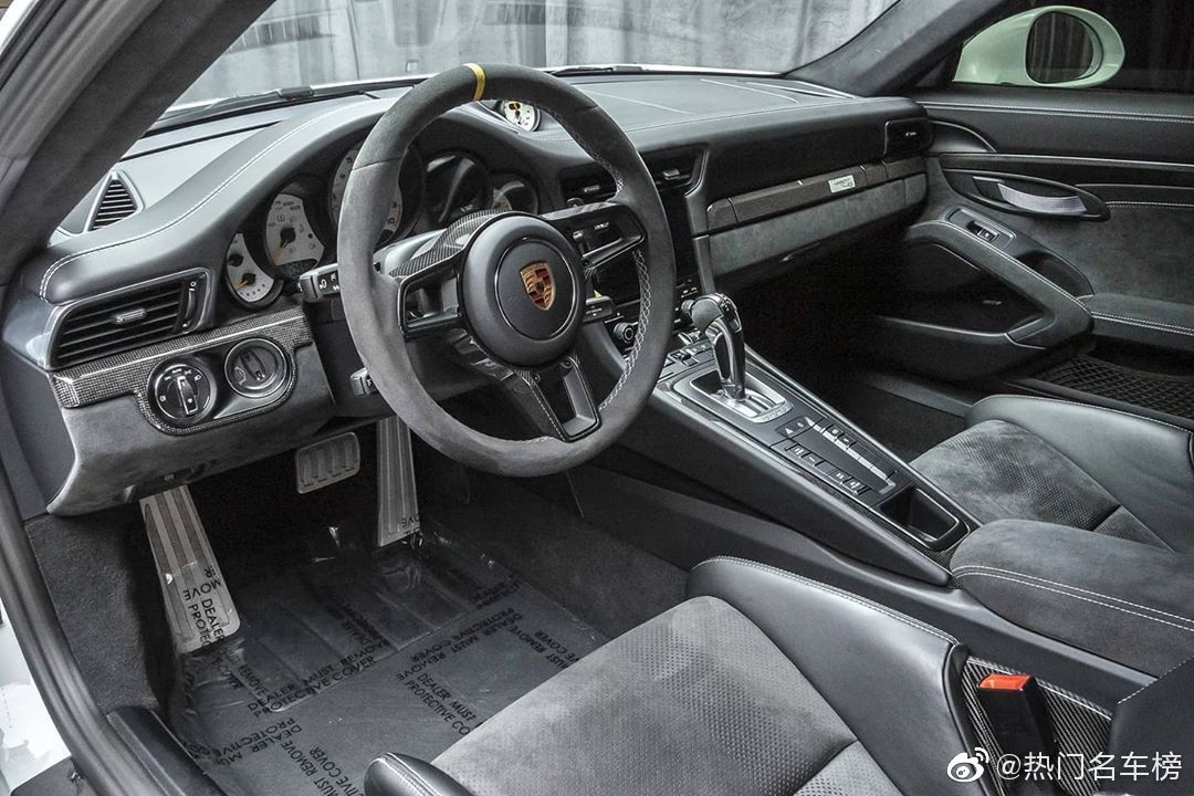 保时捷911 GT3RS Weissach/轻量化包