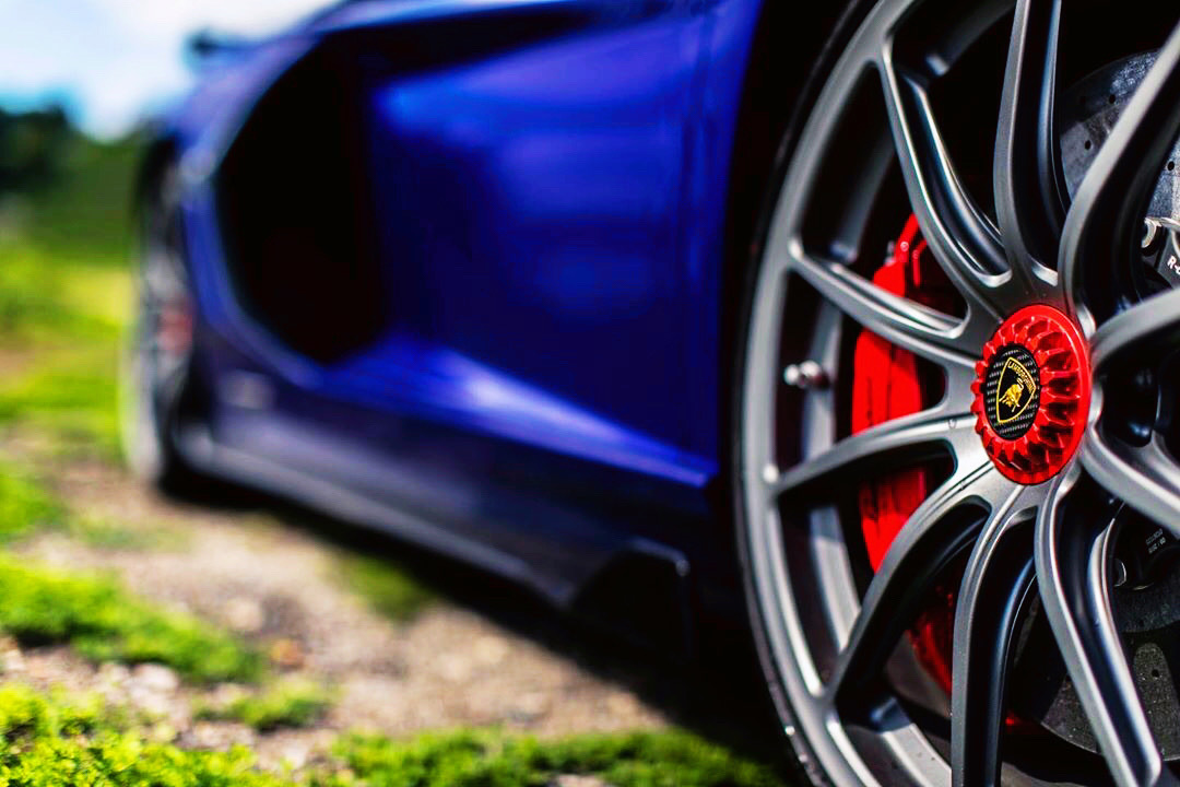 早 共勉 那大尾翼是不是很喜欢 Lamborghini Aventador SVJ