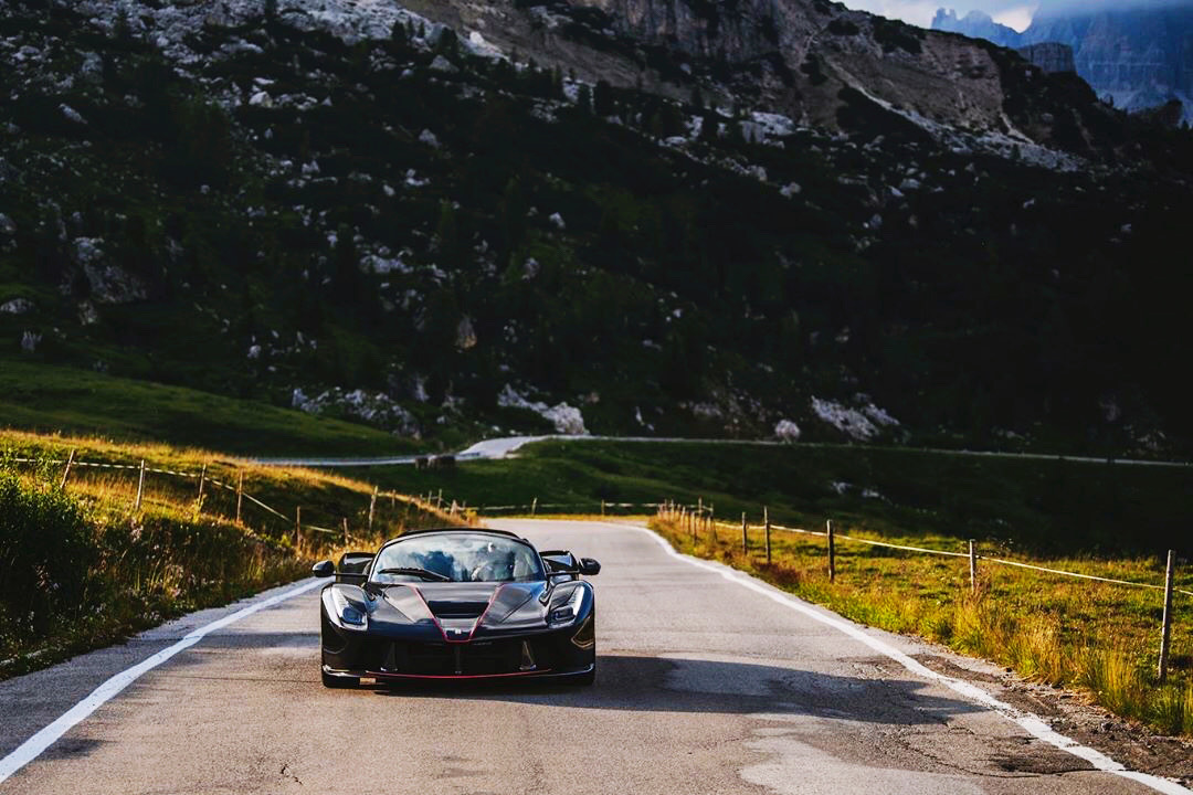 跑山 这些姿势很美 真舍得这样玩…… Ferrari LaFerrari