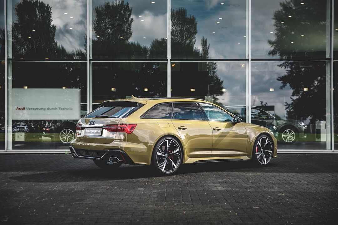 Audi RS6 Avant 。这个绿色如何？