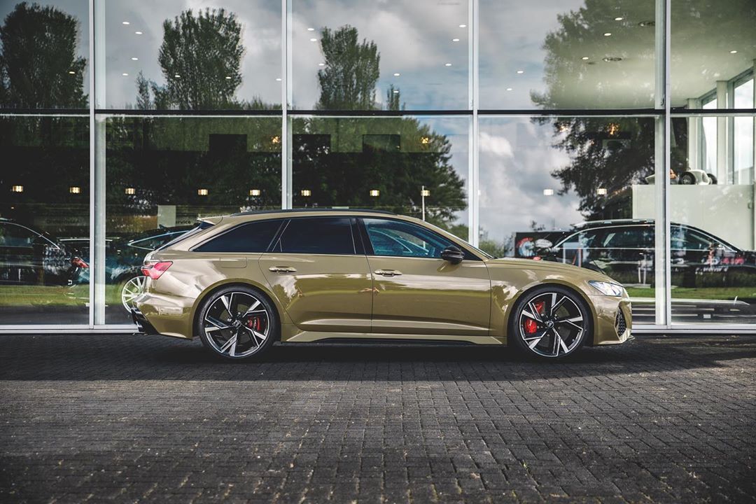 Audi RS6 Avant 。这个绿色如何？