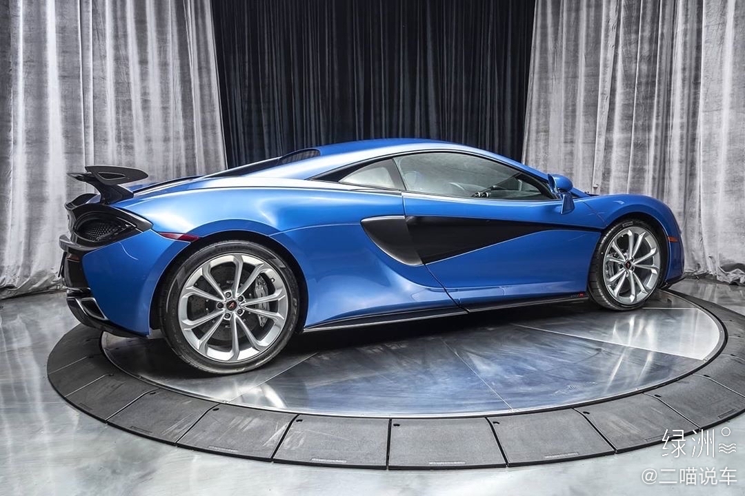 自带优雅光环，还是位笑脸杀手 迈凯伦570S