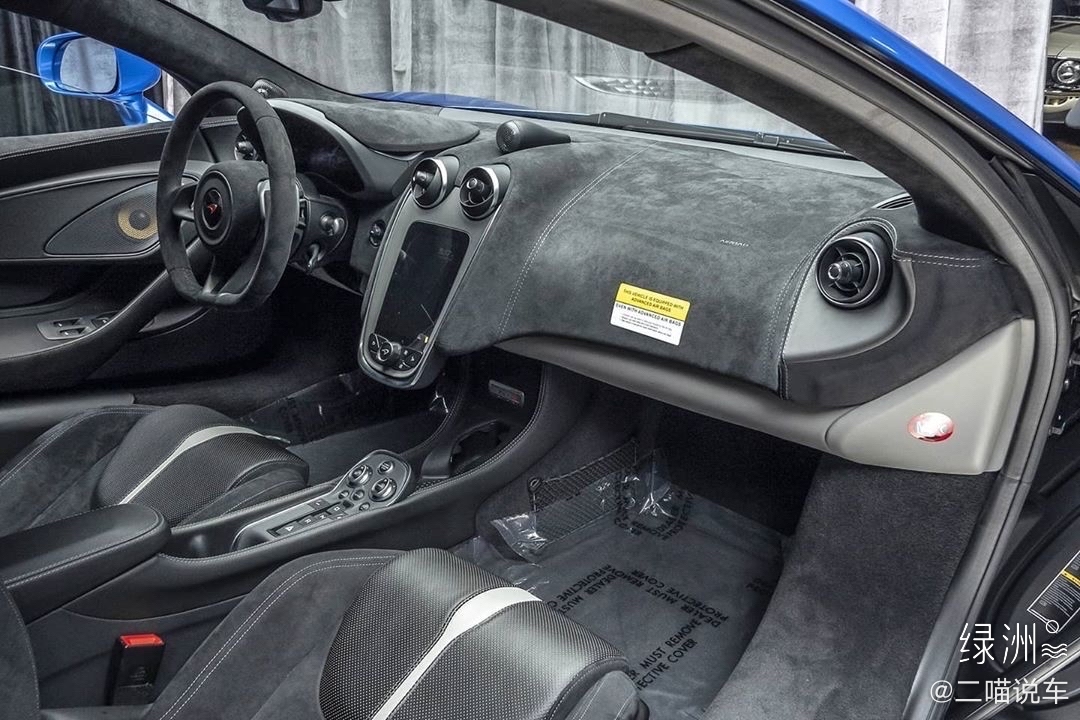 自带优雅光环，还是位笑脸杀手 迈凯伦570S