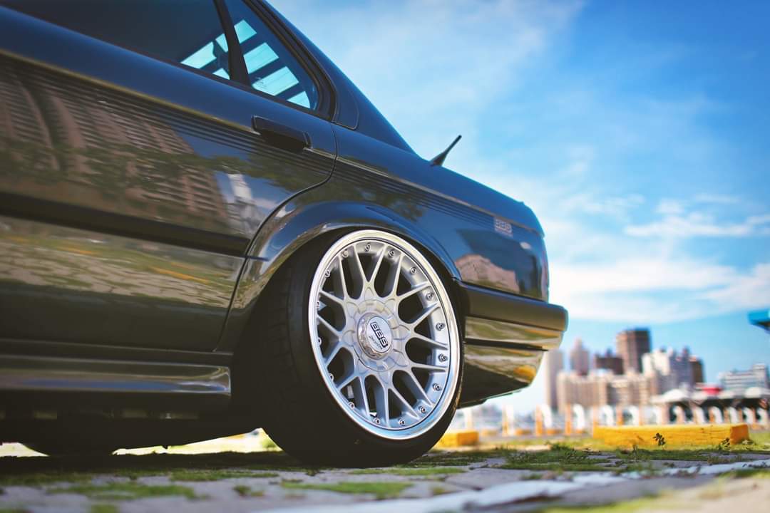 BMW E30，方方正正的经典造型，香不香？