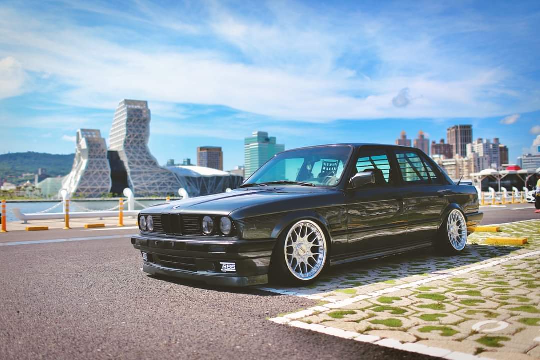 BMW E30，方方正正的经典造型，香不香？