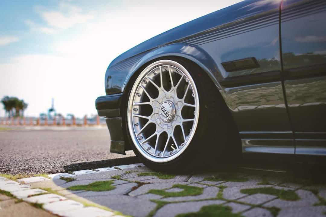 BMW E30，方方正正的经典造型，香不香？