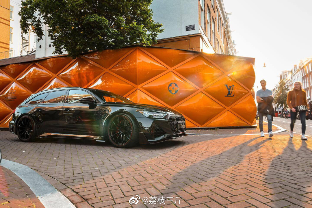 奥迪RS6：战意十足的配色!