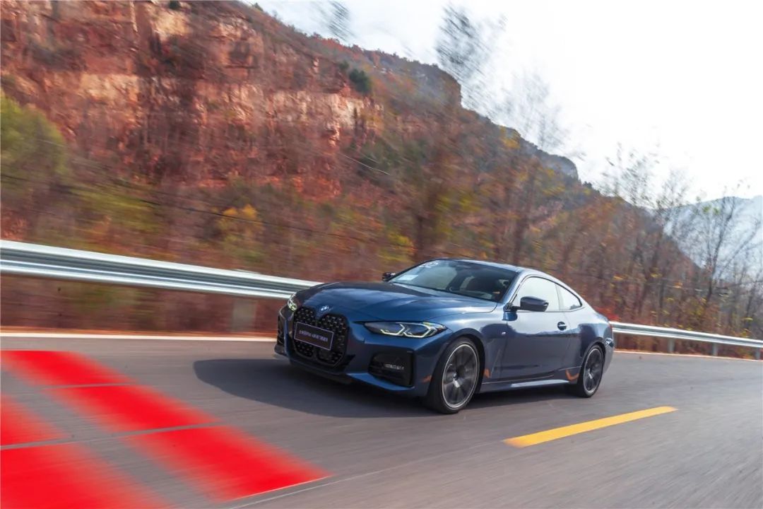 汽车美图：据说这是宝马新4系的首撞