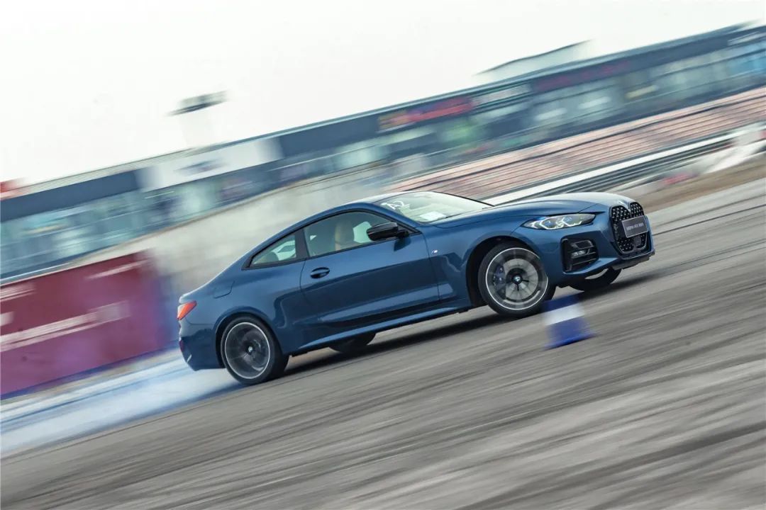 汽车美图：据说这是宝马新4系的首撞