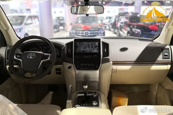 联合越野港口平行进口车讯：2019款中东陆巡4000GXR 外挂备胎