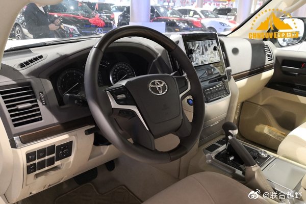 联合越野港口平行进口车讯：2019款中东陆巡4000GXR 外挂备胎
