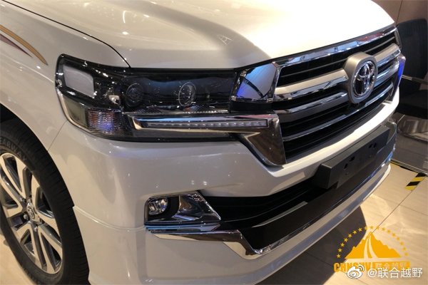 联合越野港口平行进口车讯：2019款中东陆巡4000GXR 外挂备胎