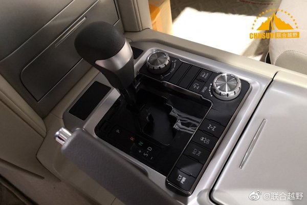 联合越野港口平行进口车讯：2019款中东陆巡4000GXR 外挂备胎