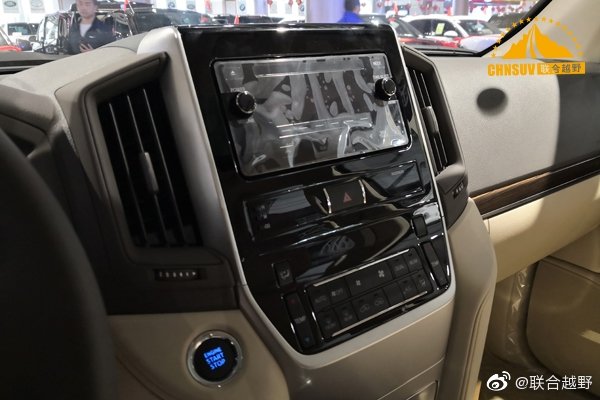 联合越野港口平行进口车讯：2019款中东陆巡4000GXR 外挂备胎