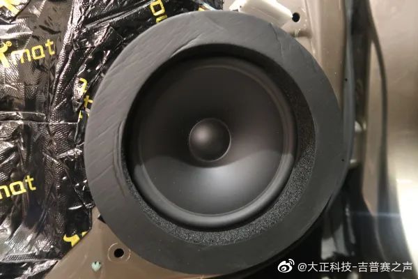 汽车美图大赏：广州声扬讴歌MDX 7.1音响豪改