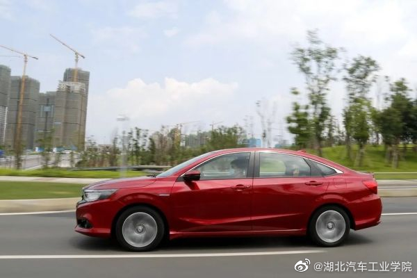 说到非插电式混合动力，基本上都条件反射的想到本田