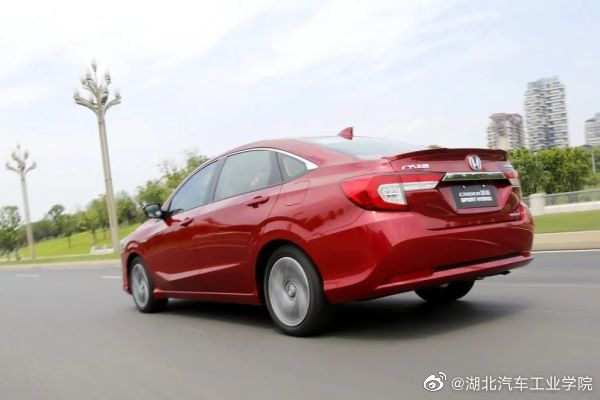 说到非插电式混合动力，基本上都条件反射的想到本田