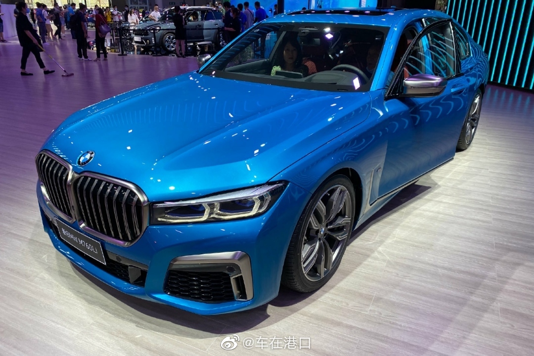 每天一组汽车美图：宝马M760 这配色也太好看了