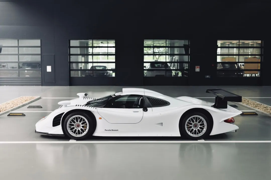 保时捷 911 gt1 街道版(图自波子范儿)