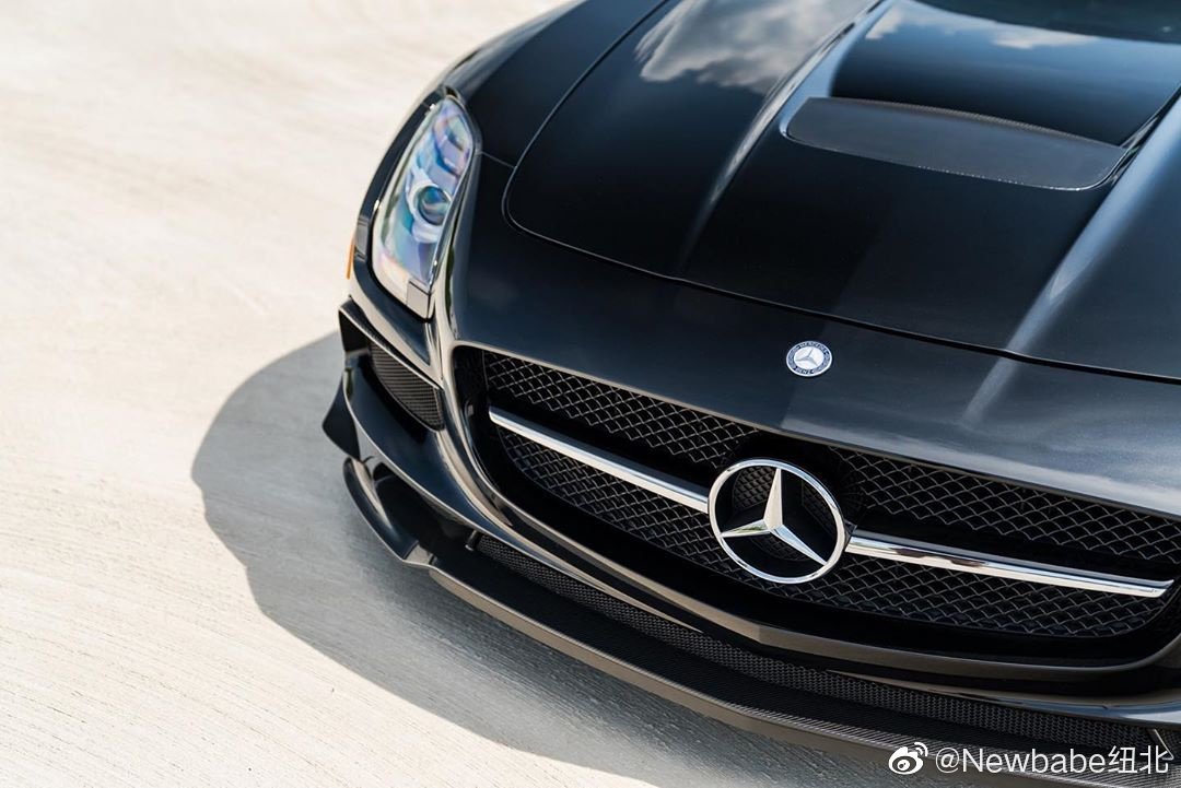 好看的汽车：奔驰SLS AMG 演绎黑色帅气