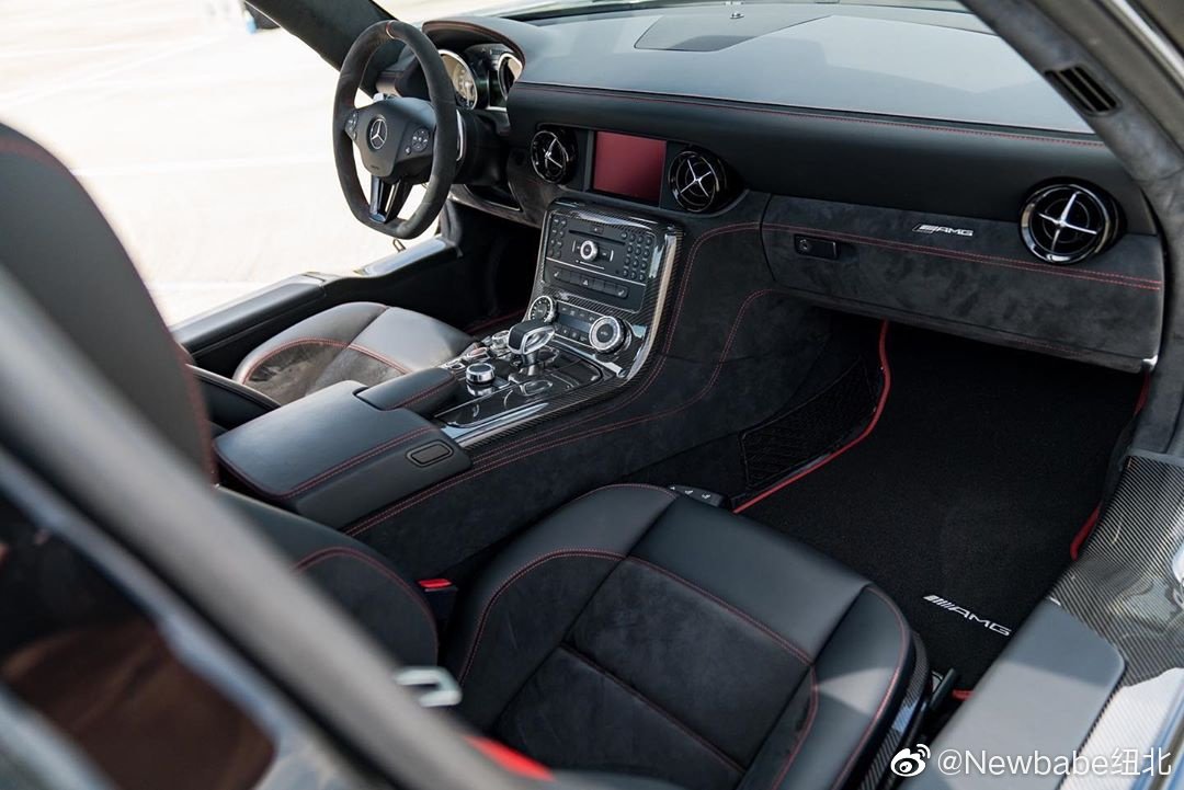 好看的汽车：奔驰SLS AMG 演绎黑色帅气
