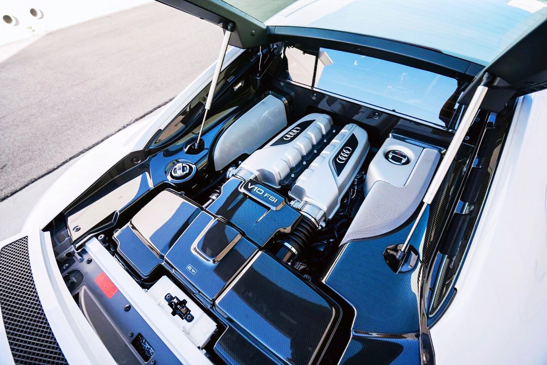 Audi R8 V10 FSI，据说现款要停产了……