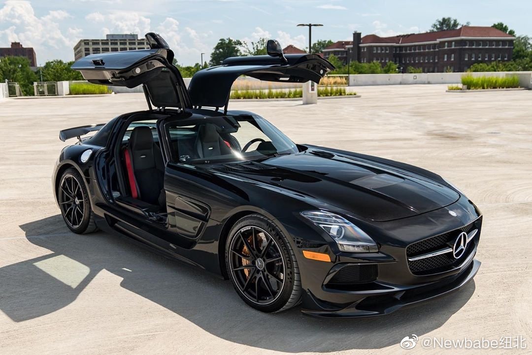 好看的汽车：奔驰SLS AMG 演绎黑色帅气