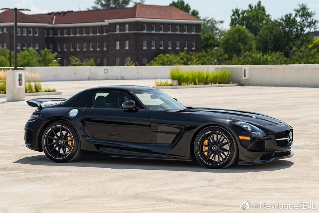 好看的汽车：奔驰SLS AMG 演绎黑色帅气