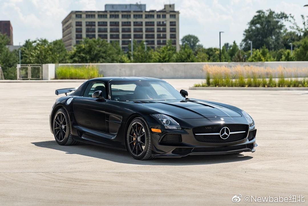 好看的汽车：奔驰SLS AMG 演绎黑色帅气