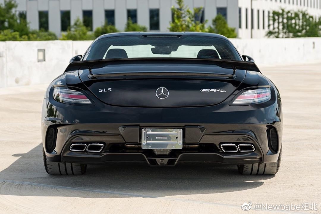 好看的汽车：奔驰SLS AMG 演绎黑色帅气