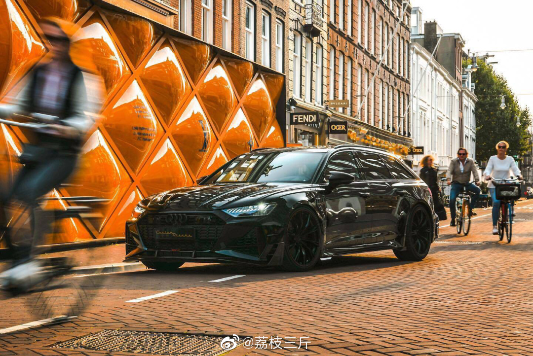 奥迪RS6：战意十足的配色!