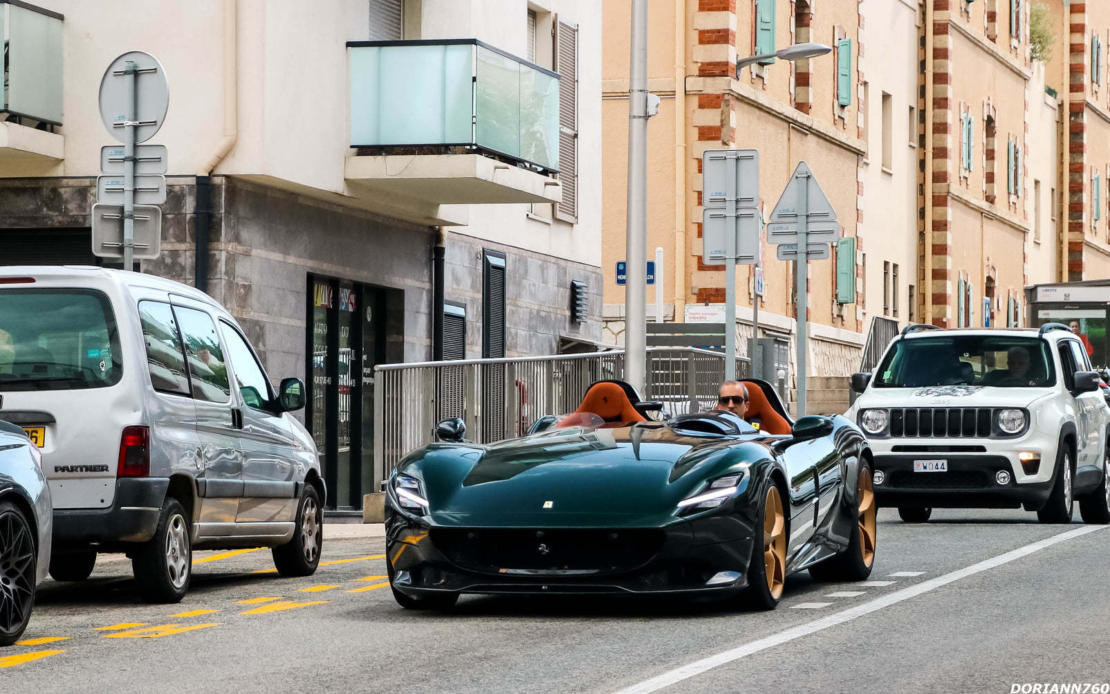 街拍 ~ Ferrari SP2 （by Dphotographymc）