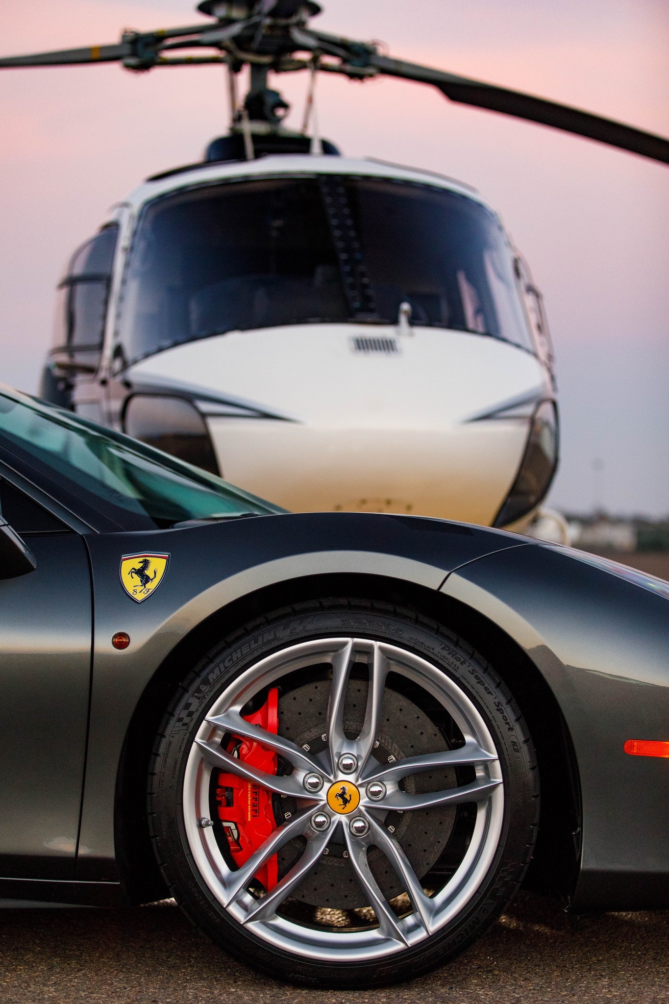 法拉利812 & 直升飞机 & 型男（by lucas delozier）