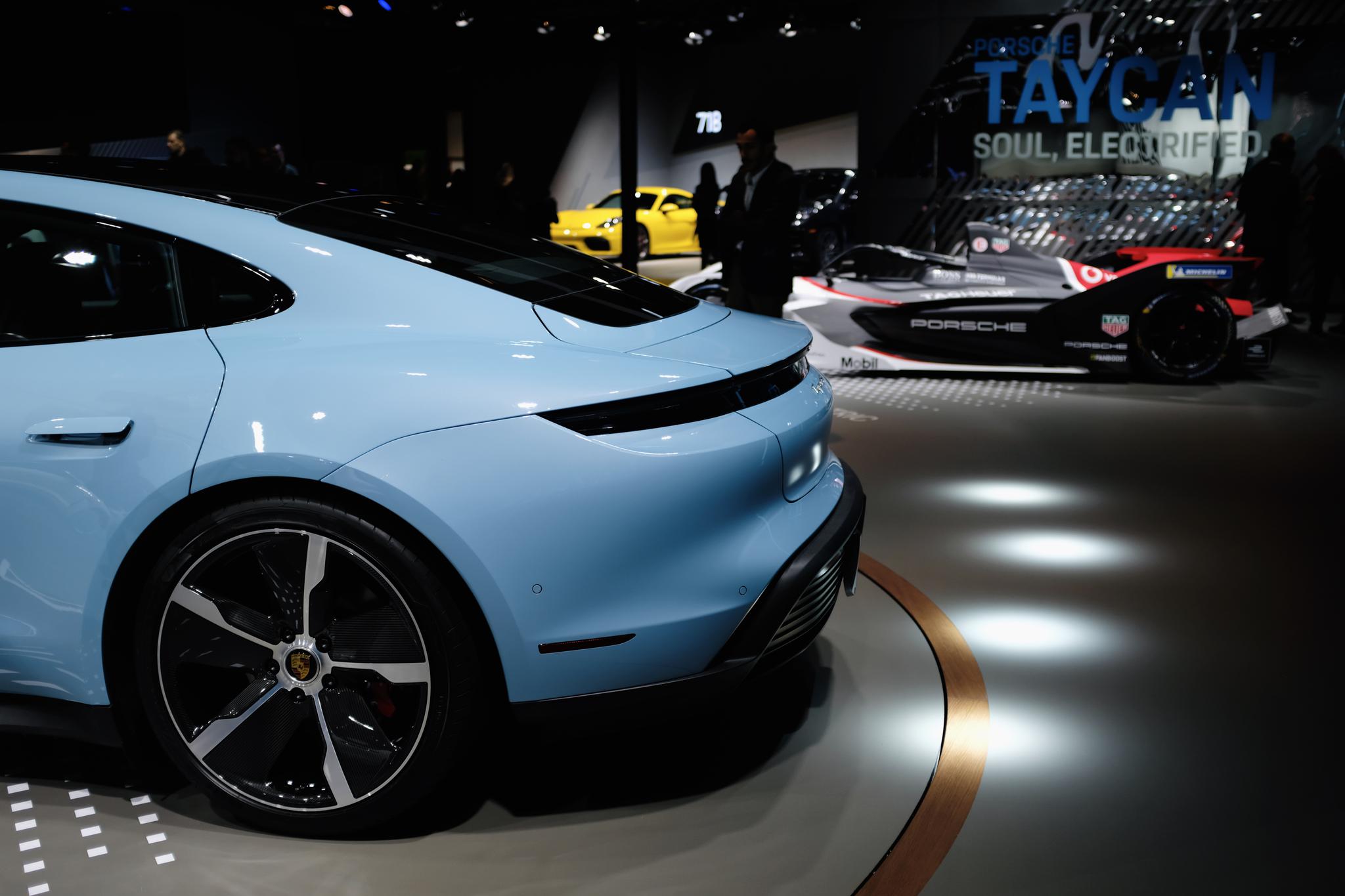 每天一组汽车美图保时捷taycan4s全球首秀