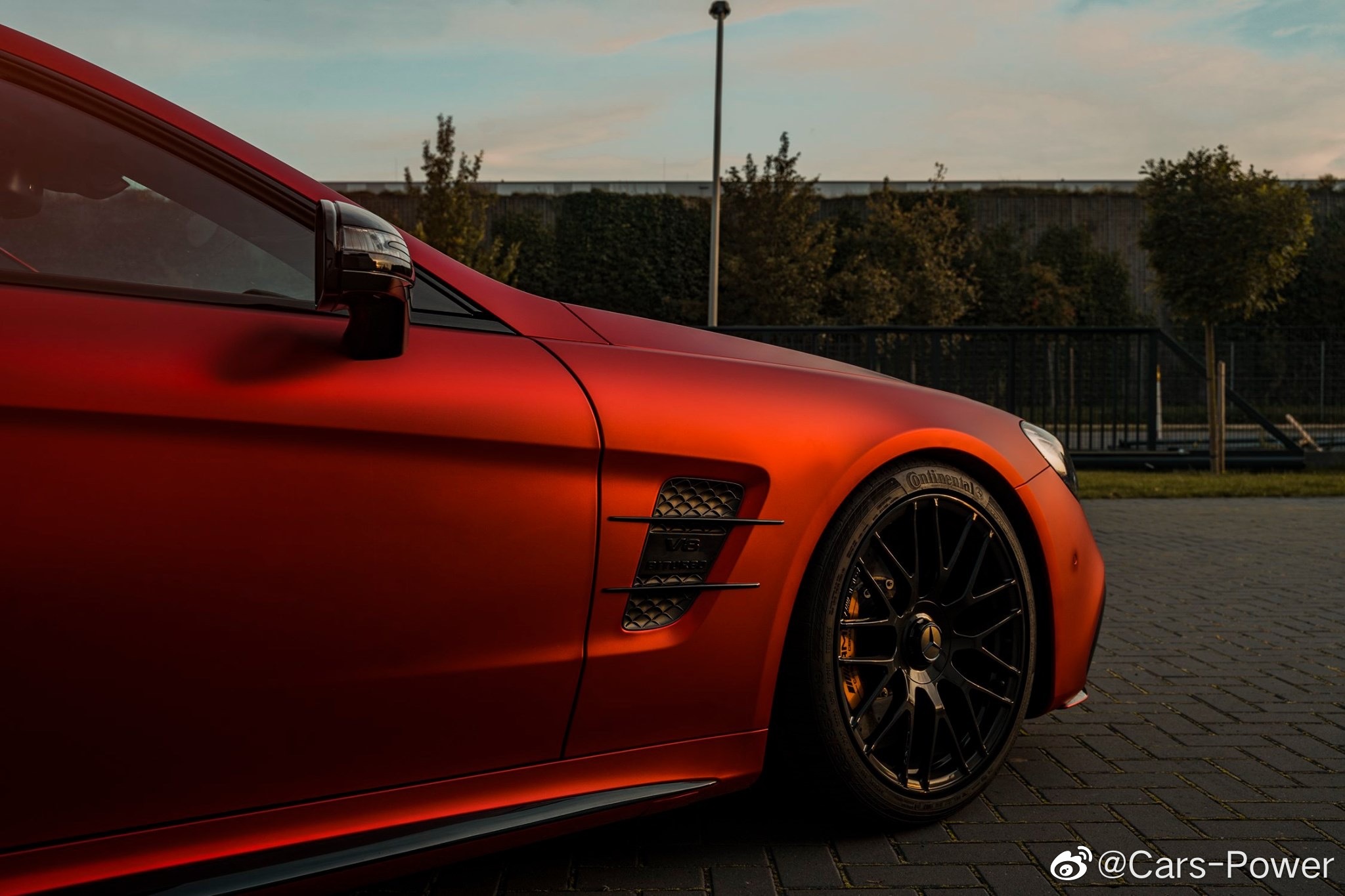 绝版豪华硬顶敞篷跑车 耀目熔岩橙 AMG SL63