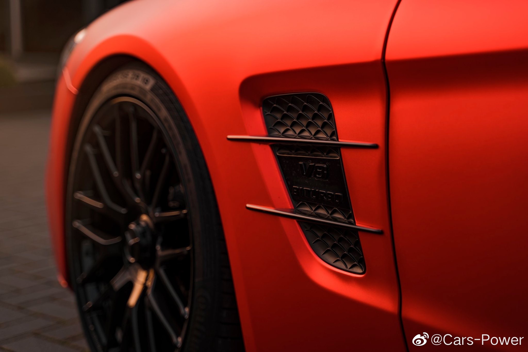 绝版豪华硬顶敞篷跑车 耀目熔岩橙 AMG SL63