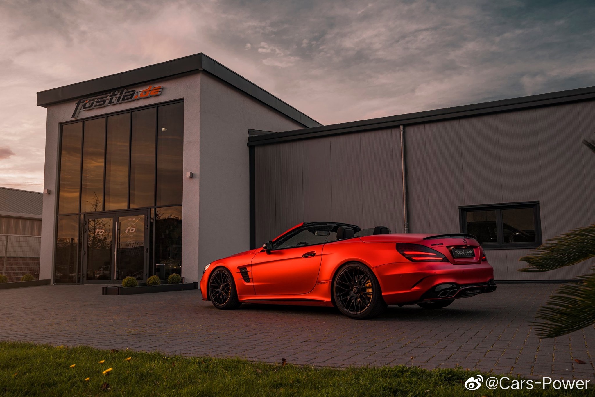 绝版豪华硬顶敞篷跑车 耀目熔岩橙 AMG SL63