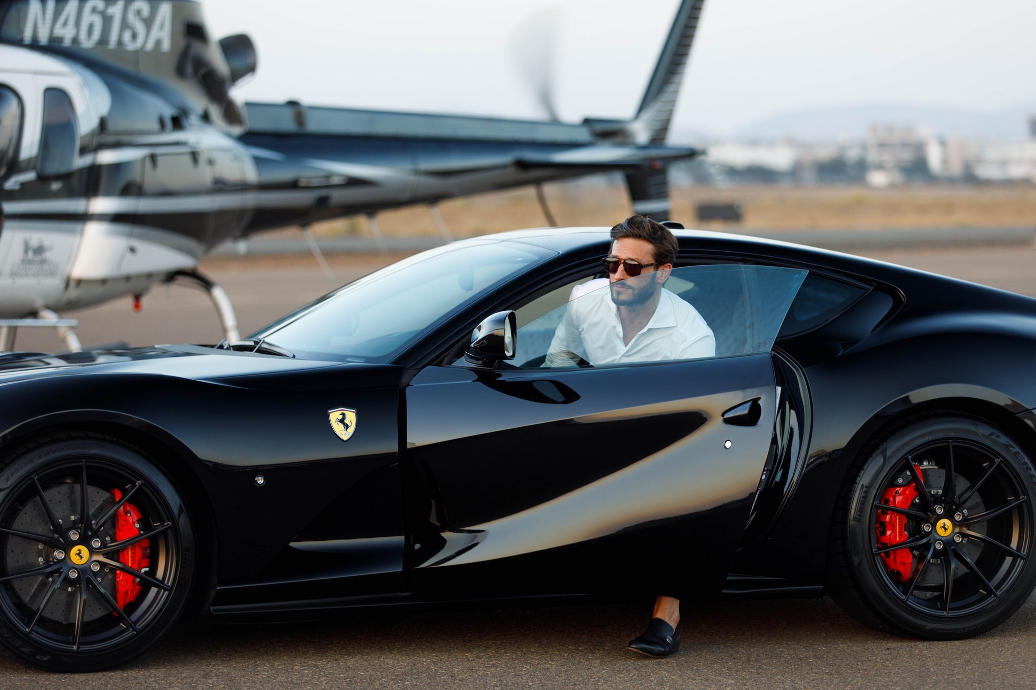 法拉利812 & 直升飞机 & 型男（by lucas delozier）