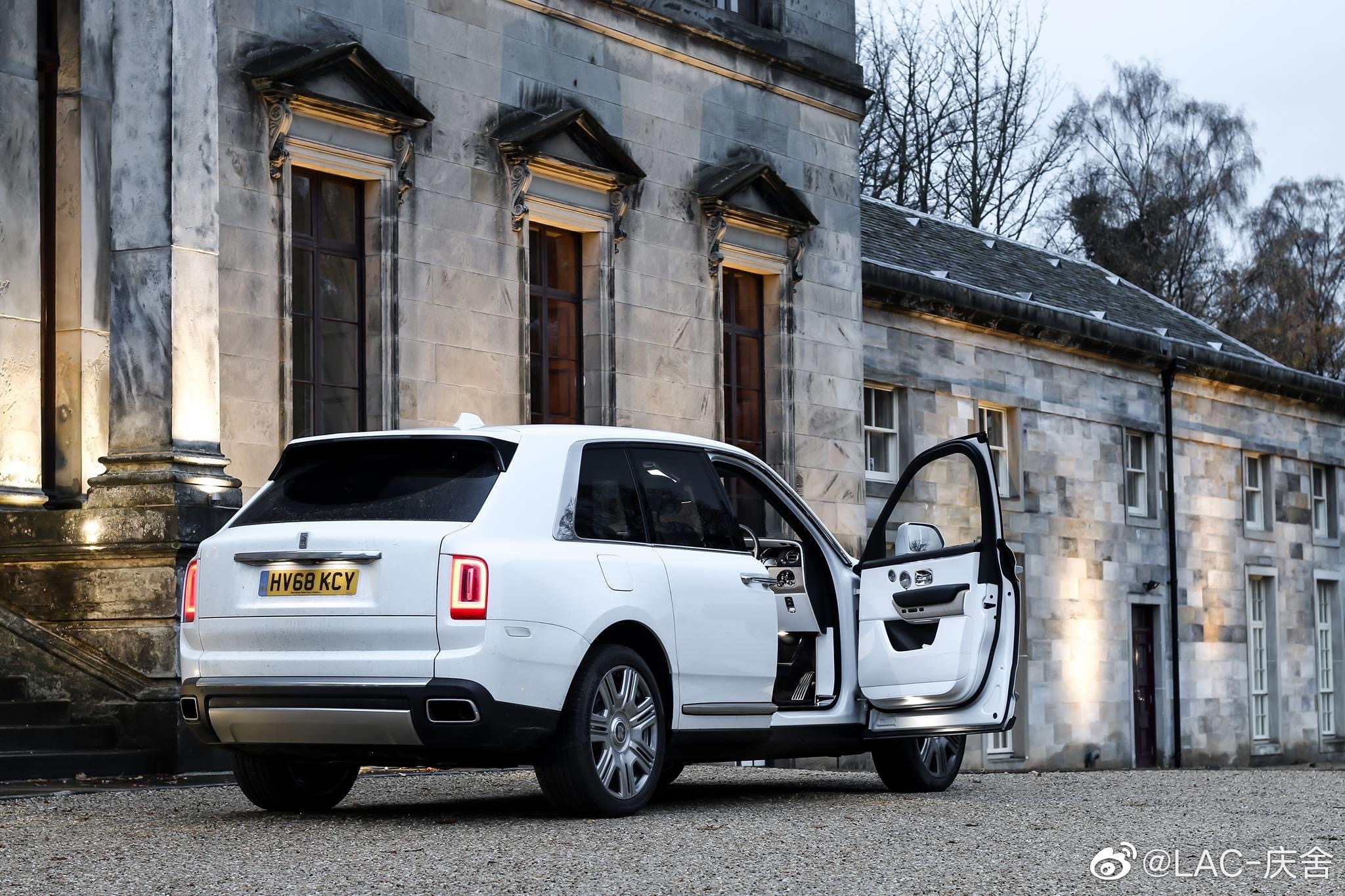 德系豪车劳斯莱斯库里南，可惜只能看看而已。