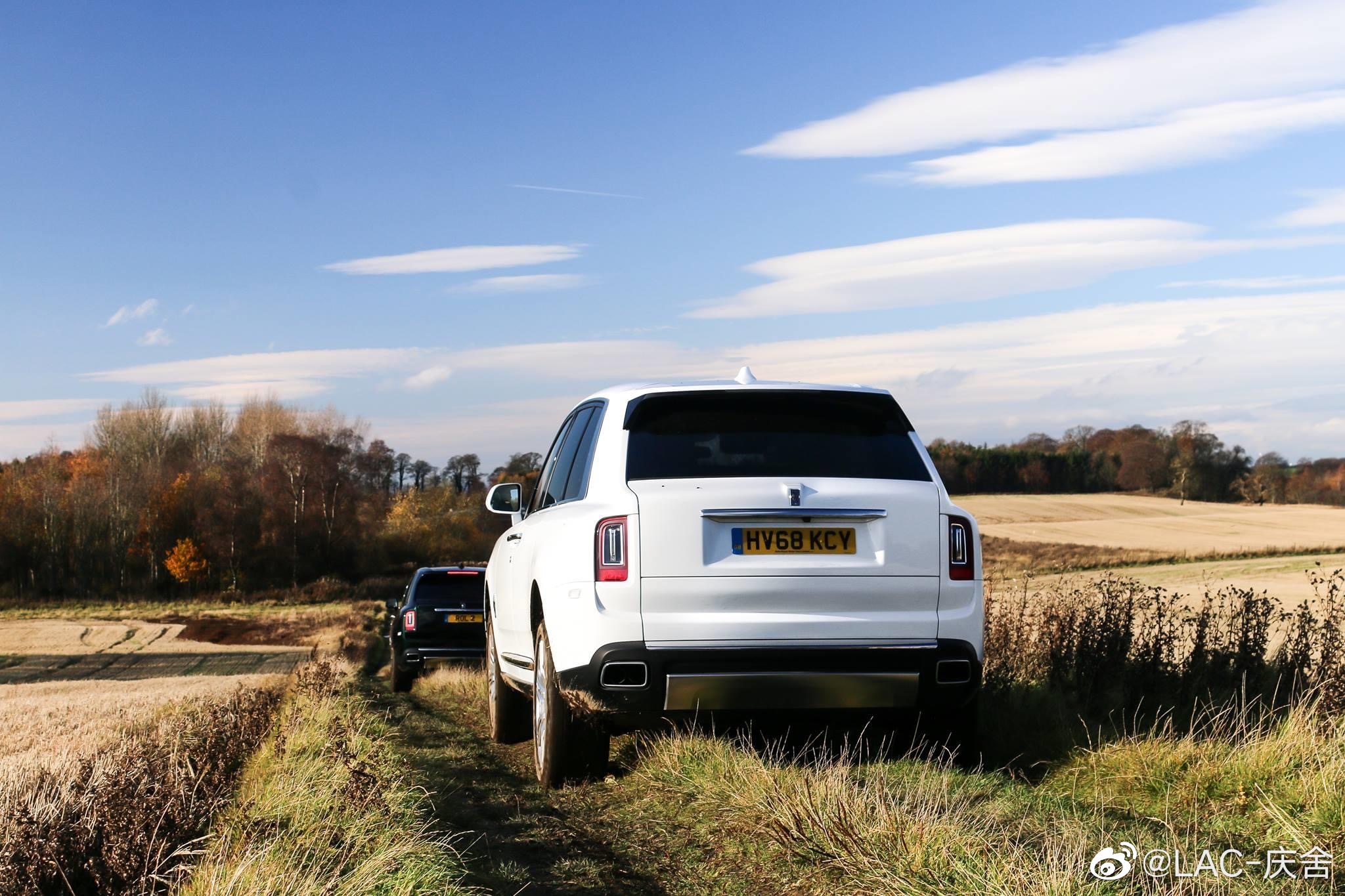 德系豪车劳斯莱斯库里南，可惜只能看看而已。
