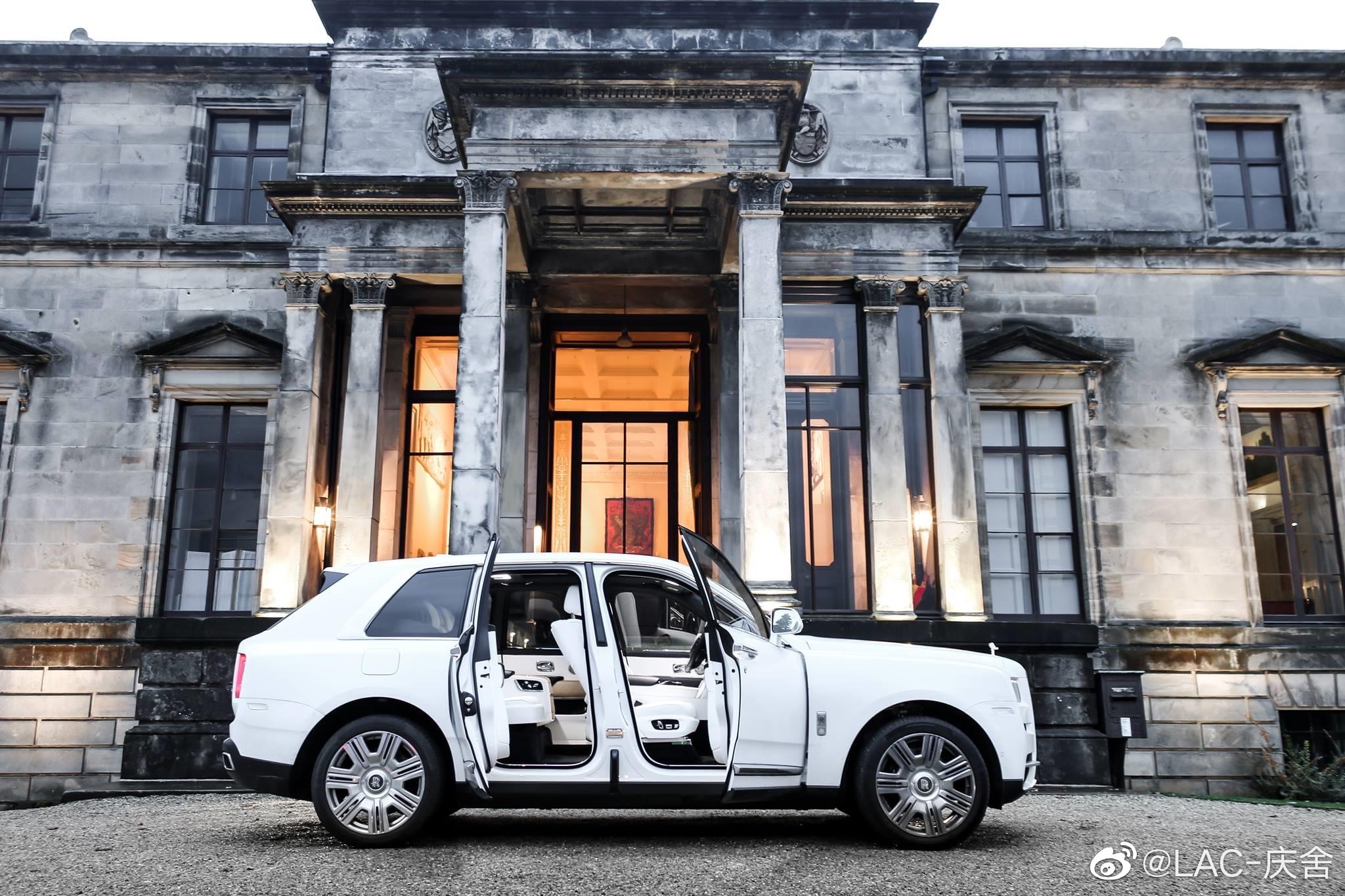 德系豪车劳斯莱斯库里南，可惜只能看看而已。