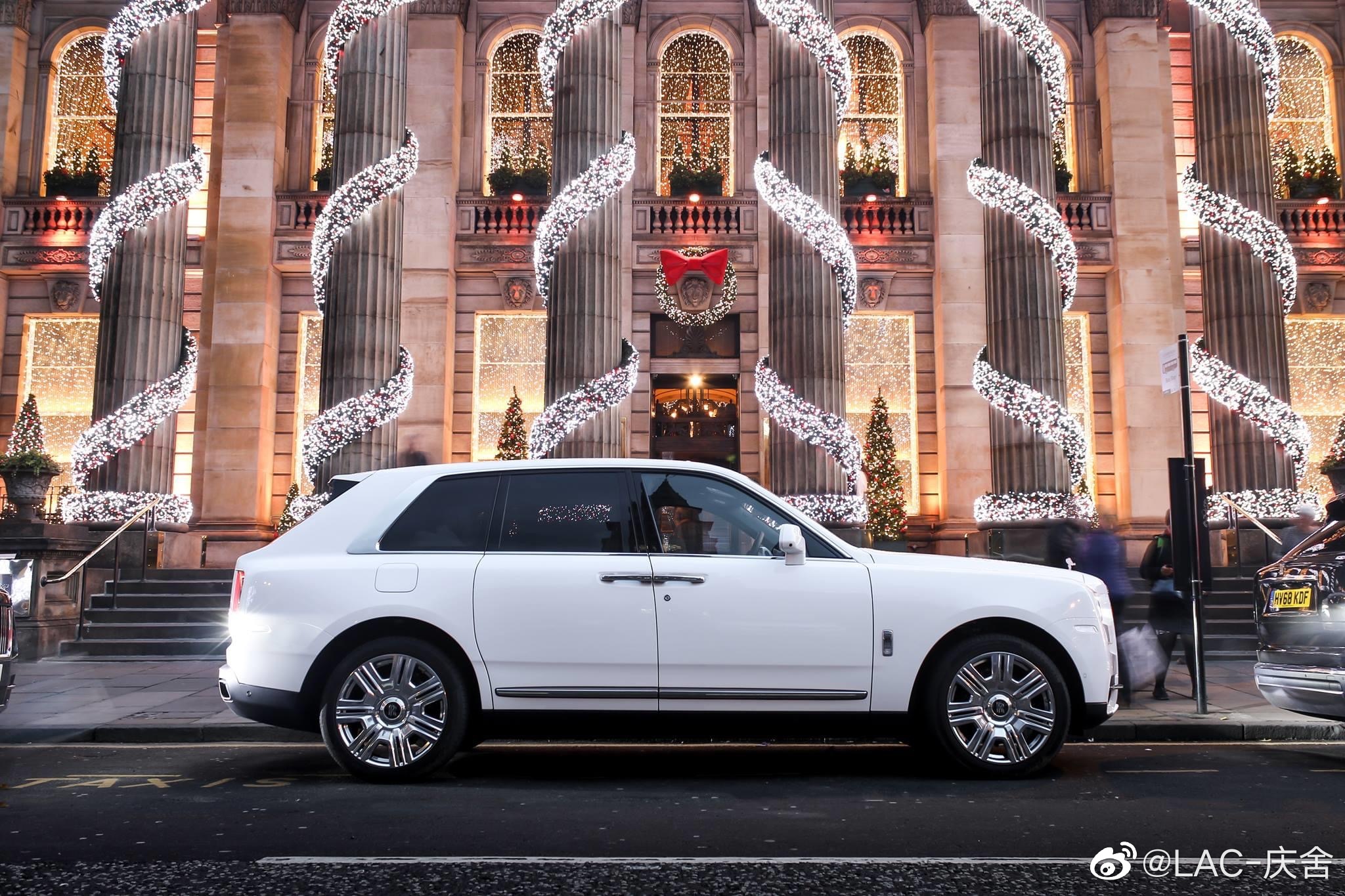 德系豪车劳斯莱斯库里南，可惜只能看看而已。