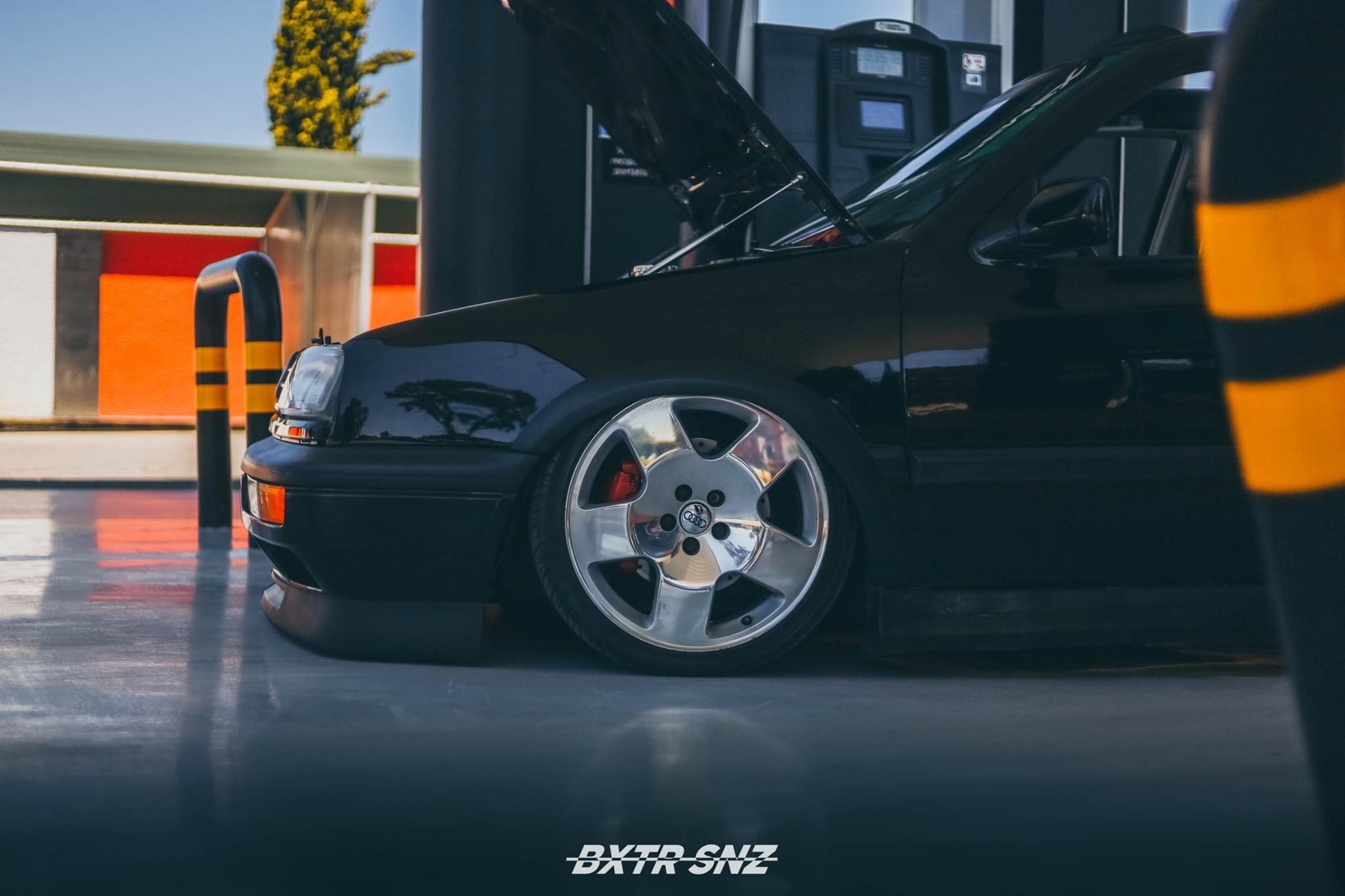 大众Vento，大众第三代高尔夫的三厢版，也就是捷达。