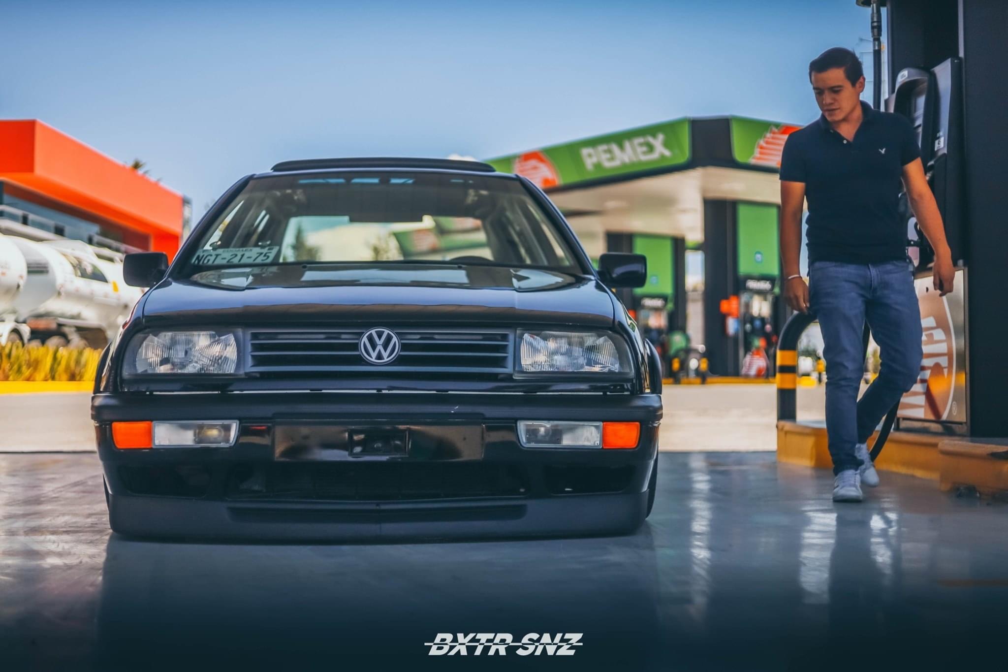 大众vento大众第三代高尔夫的三厢版也就是捷达