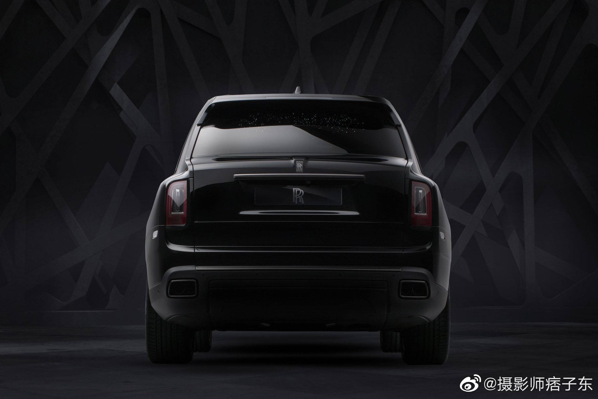 黑化的库里南价格一定不菲，The new RR Cullinan Black Badge